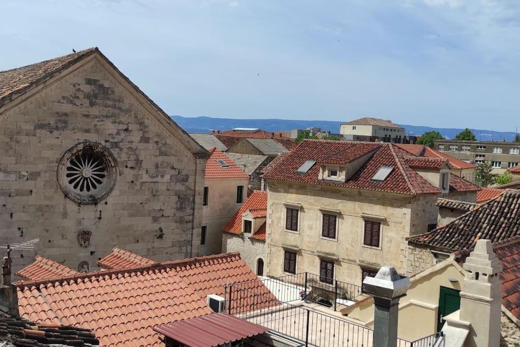Luxury City Centre Apartment With Stunning View Omiš Eksteriør bilde