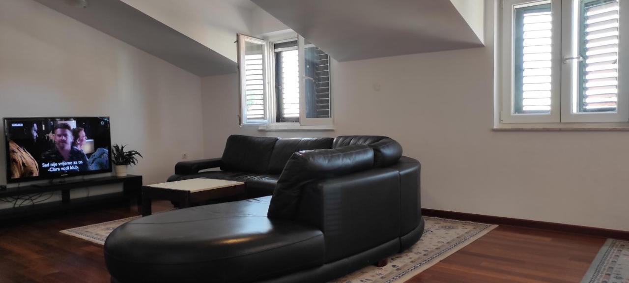 Luxury City Centre Apartment With Stunning View Omiš Eksteriør bilde