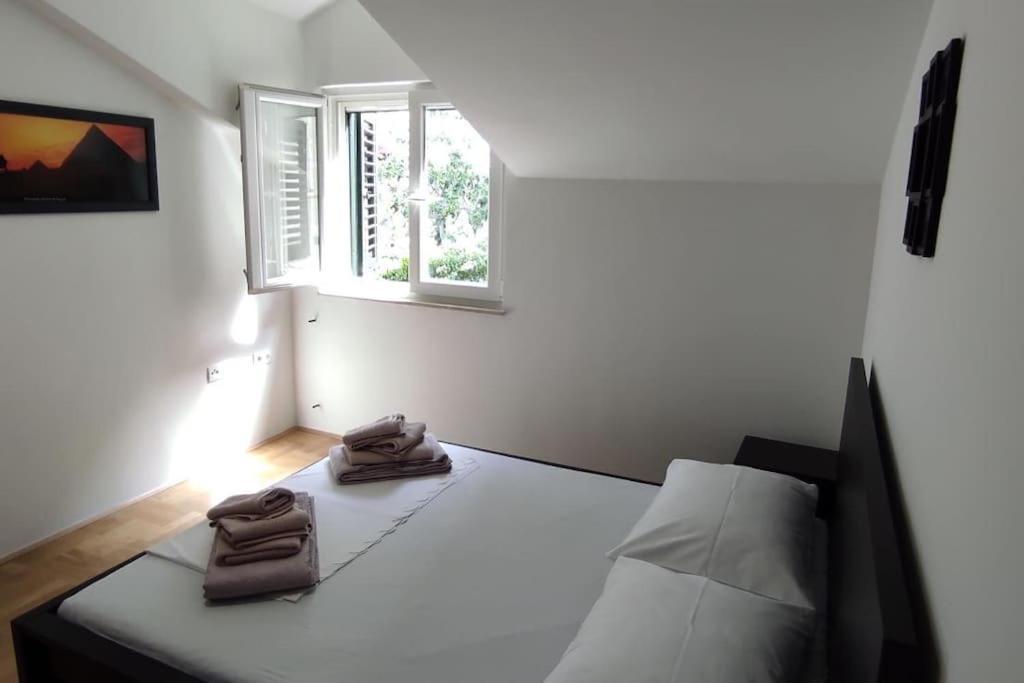 Luxury City Centre Apartment With Stunning View Omiš Eksteriør bilde