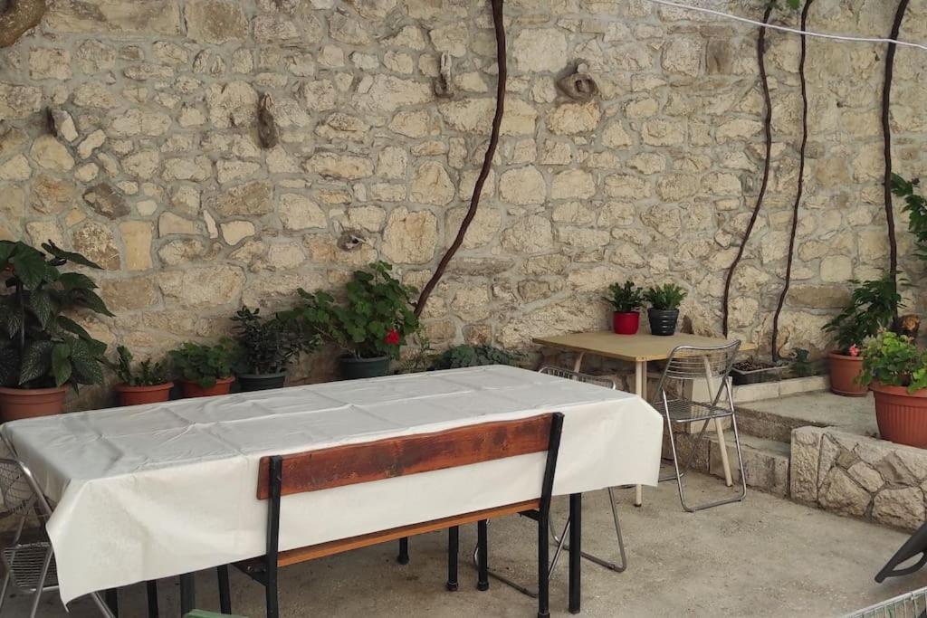 Luxury City Centre Apartment With Stunning View Omiš Eksteriør bilde