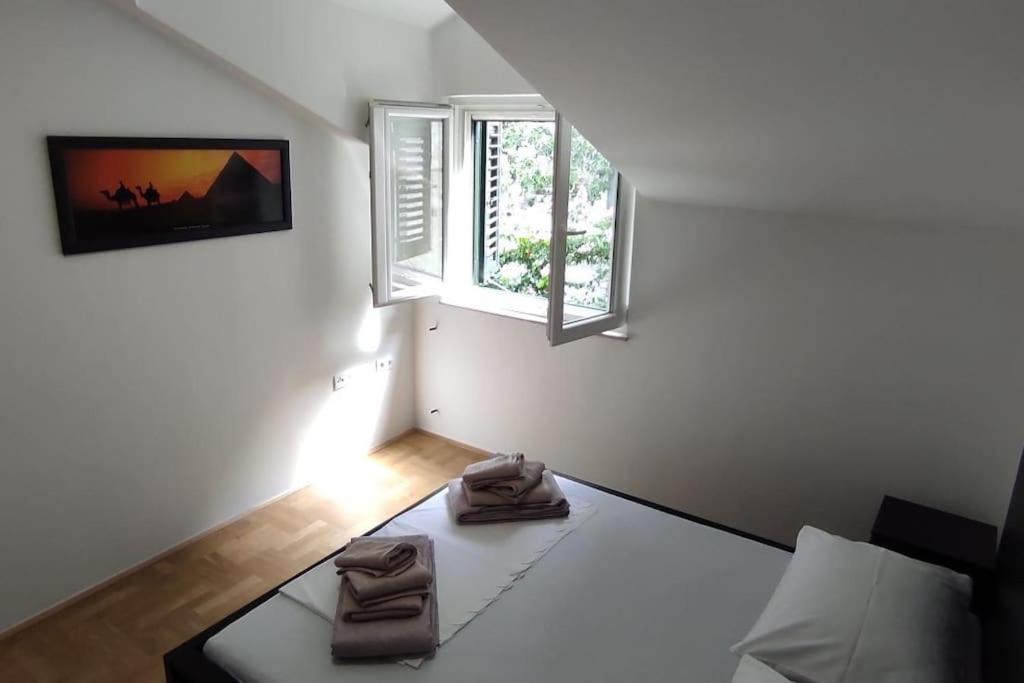 Luxury City Centre Apartment With Stunning View Omiš Eksteriør bilde