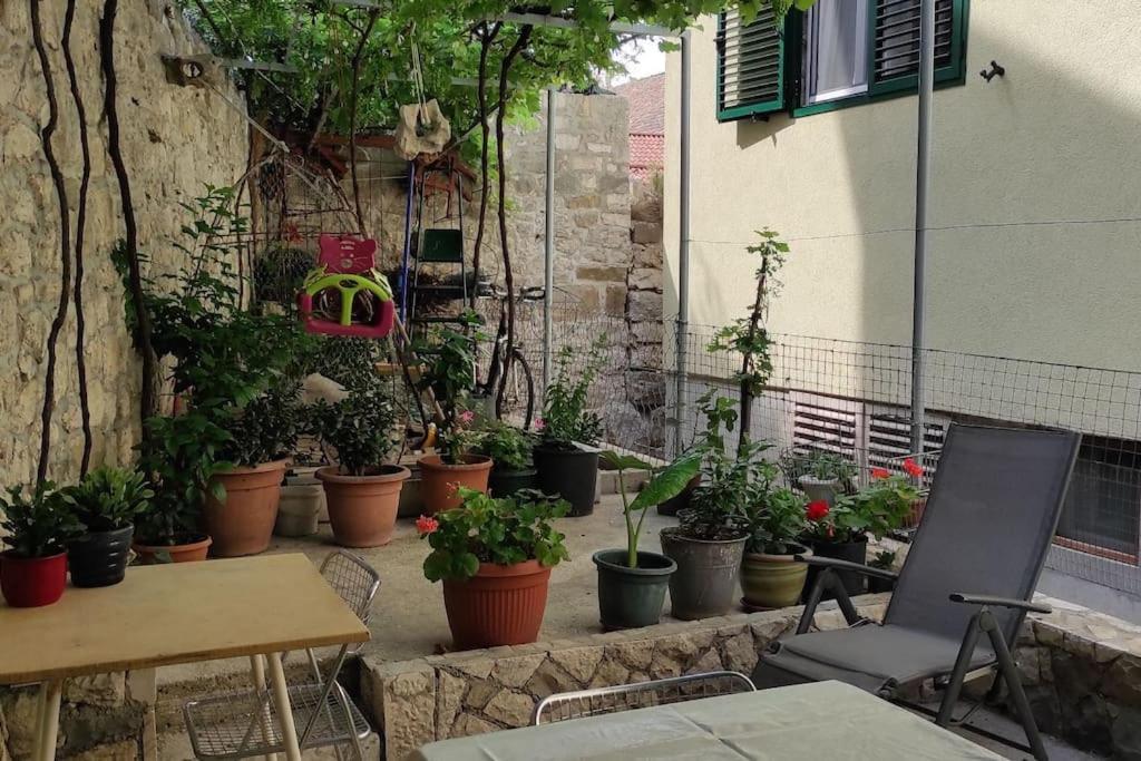 Luxury City Centre Apartment With Stunning View Omiš Eksteriør bilde