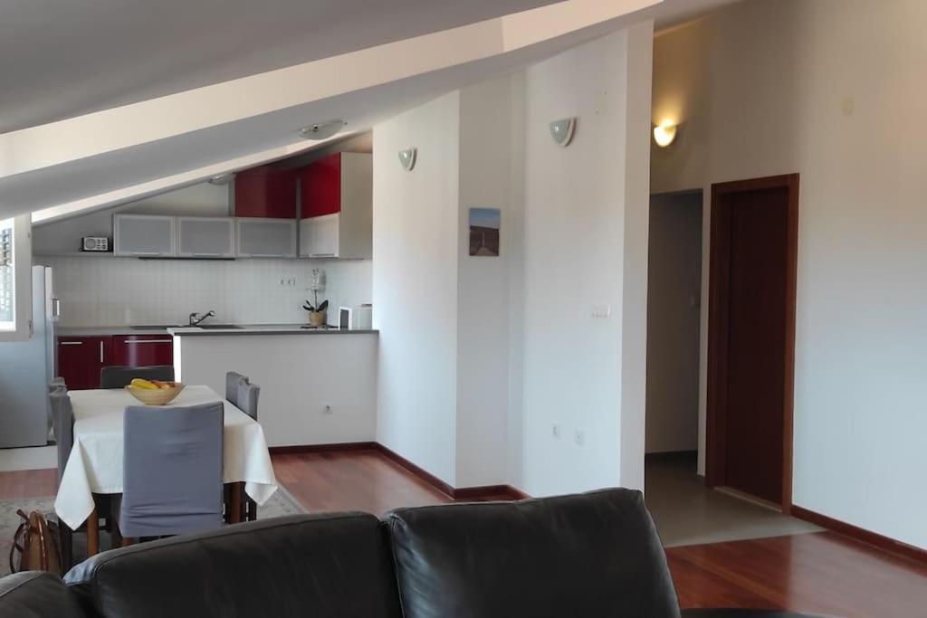 Luxury City Centre Apartment With Stunning View Omiš Eksteriør bilde
